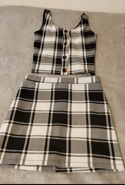 Conjunto de falda y top a cuadros blanco y negro - miniatura 1