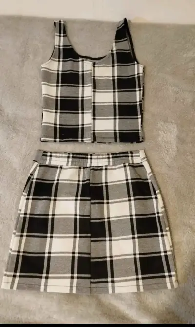 Conjunto de falda y top a cuadros blanco y negro - miniatura 2