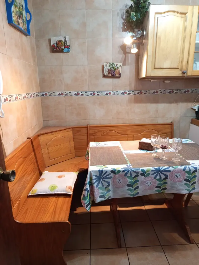 Juego de comedor de madera con banco esquinero - 2