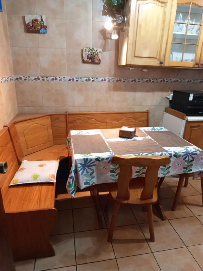 Juego de comedor de madera con banco esquinero - 3