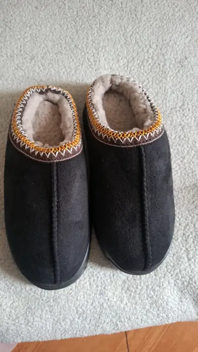 Pantuflas de invierno negras con forro cálido - miniatura 2