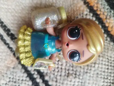 Muñeca  LOL original con vestido brillante - miniatura 1