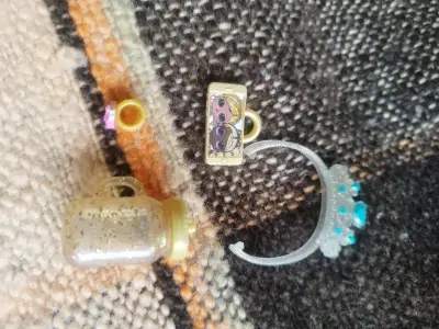 Muñeca  LOL original con vestido brillante - miniatura 2