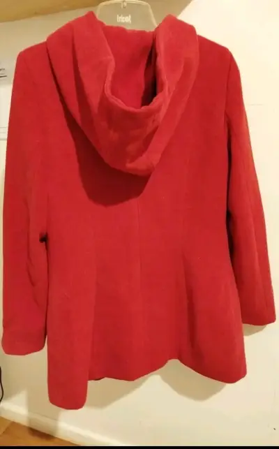 Abrigo rojo con capucha para mujer Ma Griffe - miniatura 3