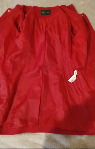 Abrigo rojo con capucha para mujer Ma Griffe - miniatura 4