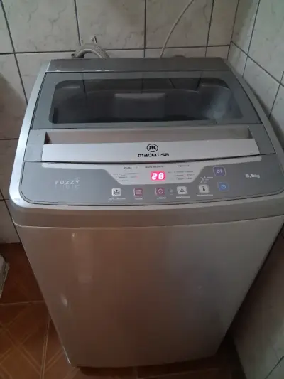 Lavadora automática Mademsa 9.5 kg en buen estado - miniatura 2