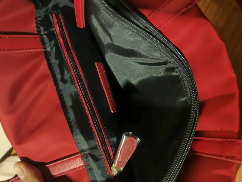 Bolso tote rojo Tommy Hilfiger elegante - 4