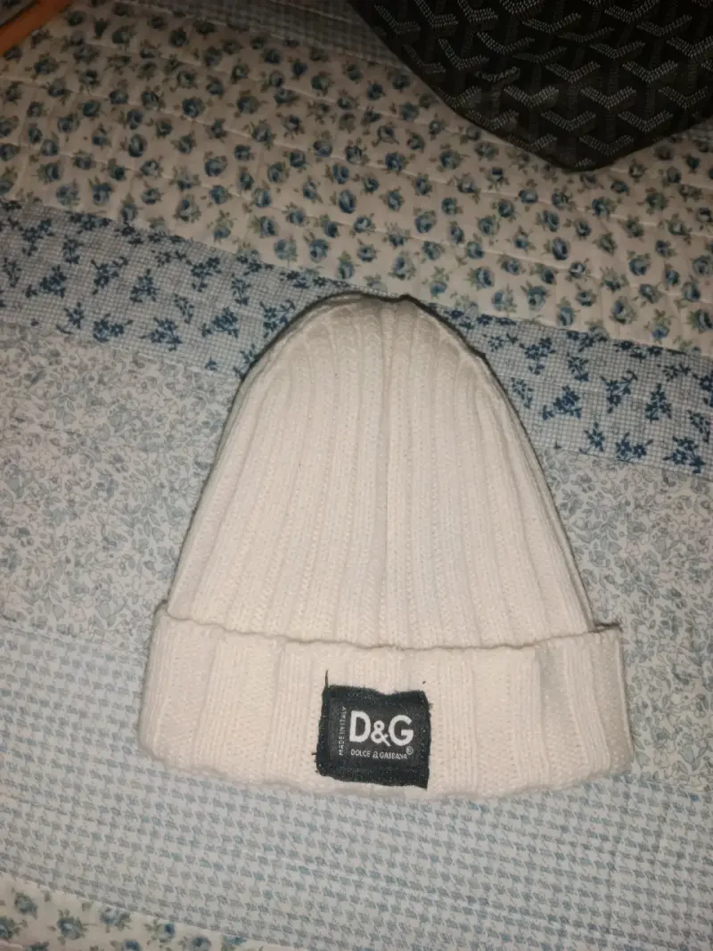 Gorro de lana blanco D&G para invierno