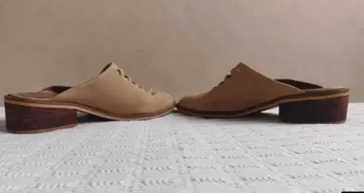 Zapatos de cuero beige con diseño trenzado - miniatura 3