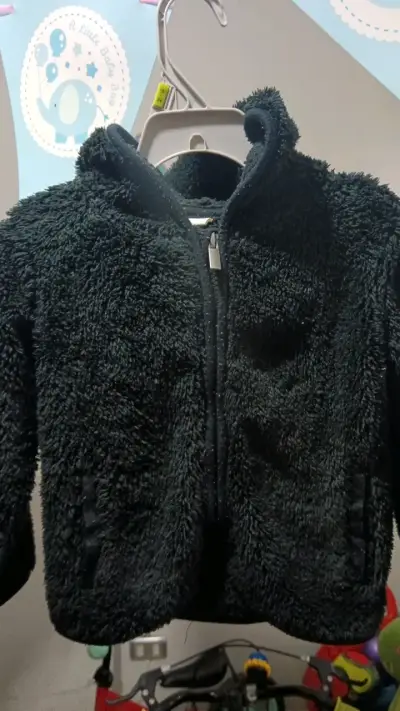 Poleron de peluche negra para niño - miniatura 1