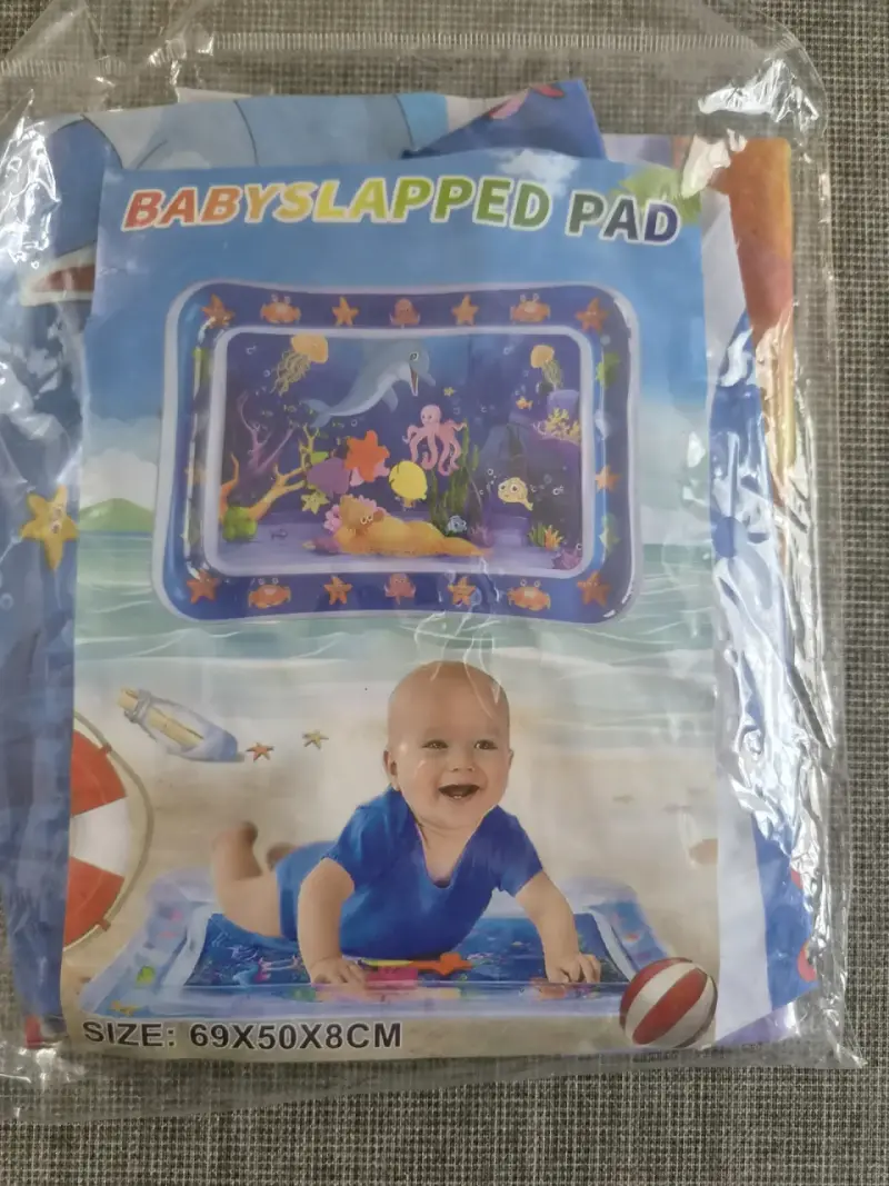 Alfombra de agua para bebés con diseño marino