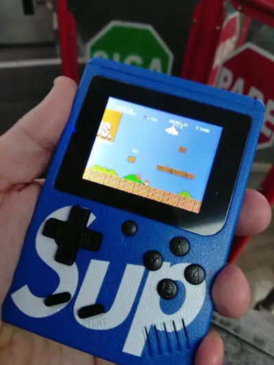 Consola portátil SUP retro con juegos clásicos - miniatura 2