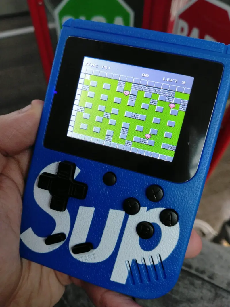 Consola portátil SUP retro con juegos clásicos - 4