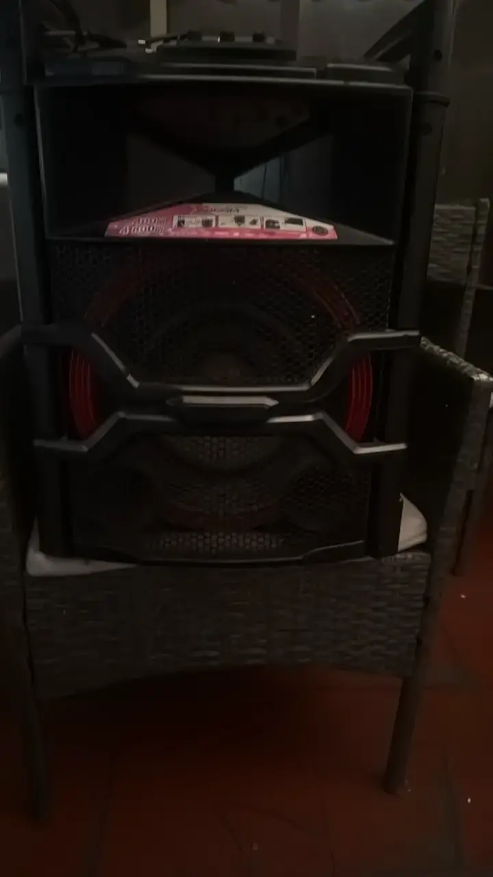 Parlante LG con sistema de DJ y Bass Blast