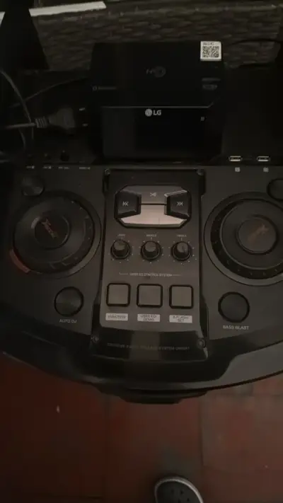 Parlante LG con sistema de DJ y Bass Blast - miniatura 3