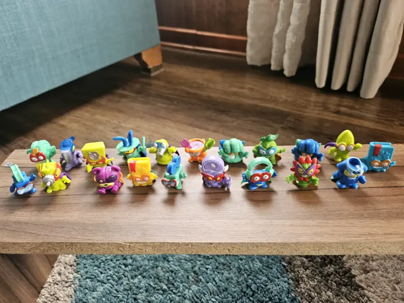 Figuras coleccionables de SuperZings 3
