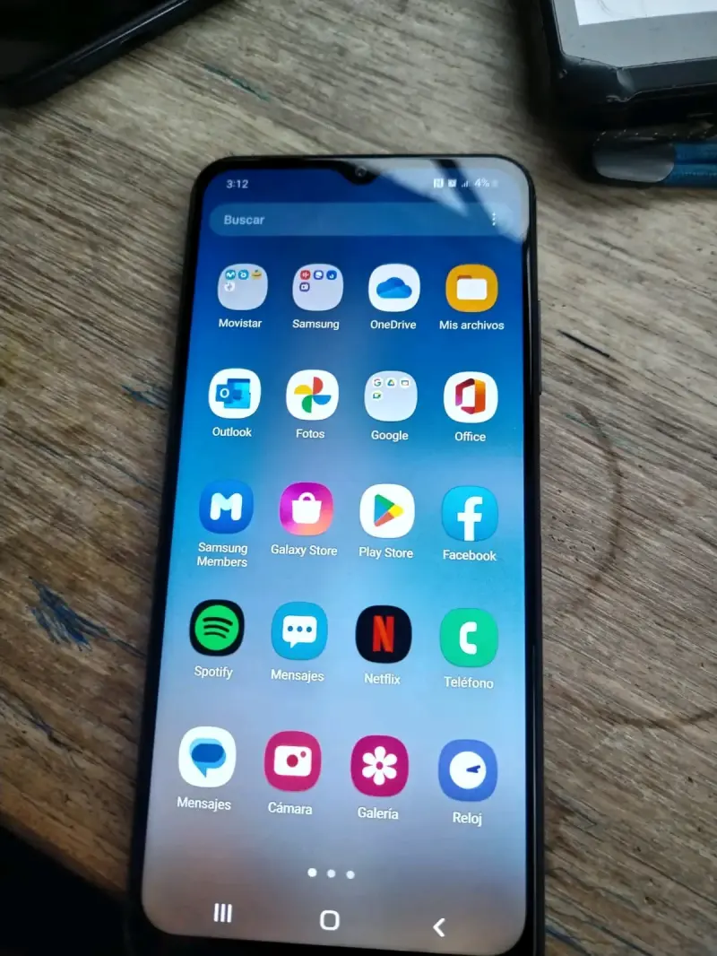 Smartphone Samsung Galaxy A12 en buen estado - 1