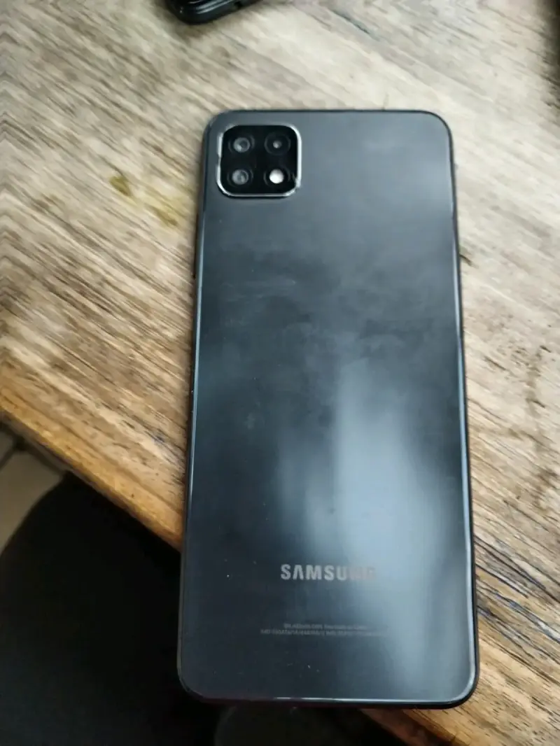 Smartphone Samsung Galaxy A12 en buen estado - 2