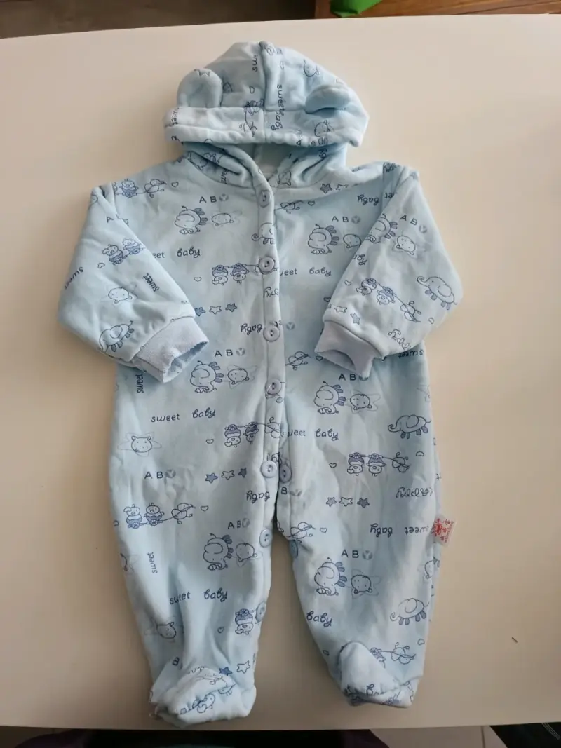Enterito de bebé azul con capucha y estampado - 1