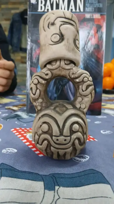 Figura decorativa de cerámica estilo tribal - miniatura 1