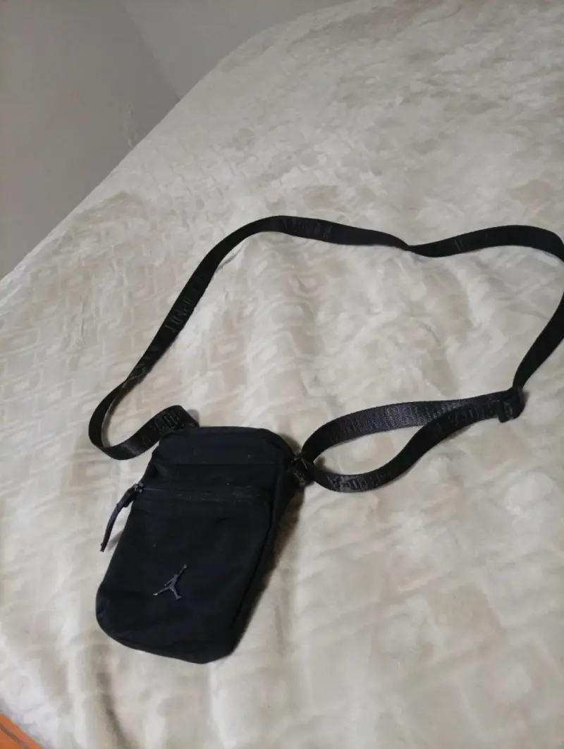 Bolso cruzado negro Jordan con logo - 1