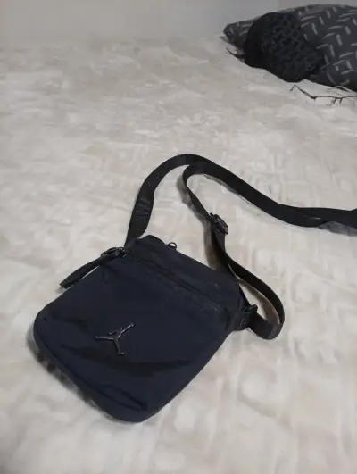Bolso cruzado negro Jordan con logo - miniatura 4