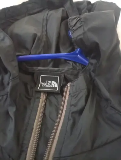 Chaqueta cortaviento negra The North Face - miniatura 5
