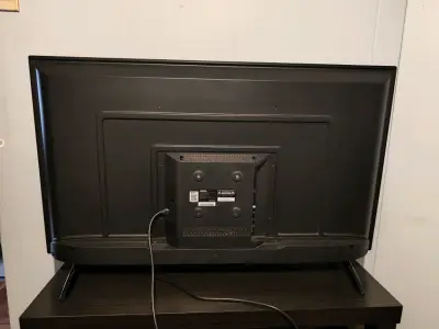 Televisor ONN 42' + soporte 360' - miniatura 4