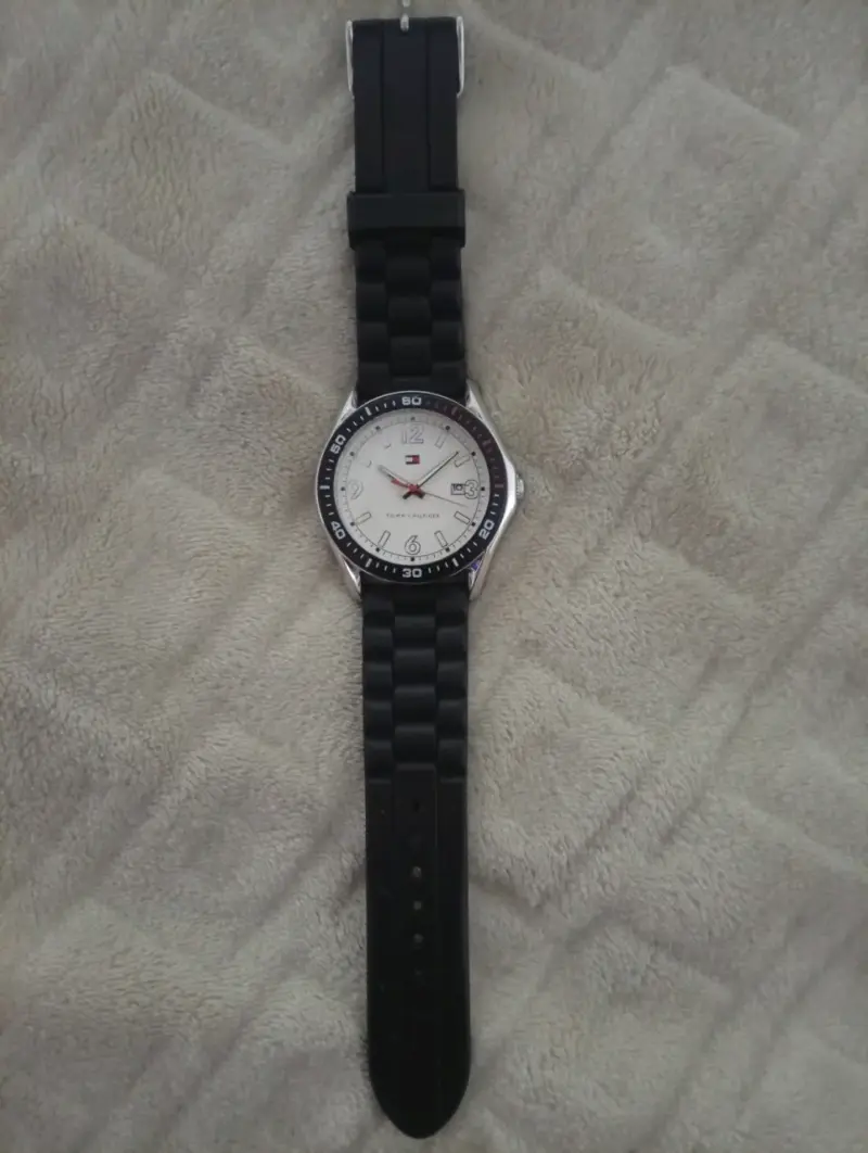 Reloj Tommy Hilfiger con correa negra - 1