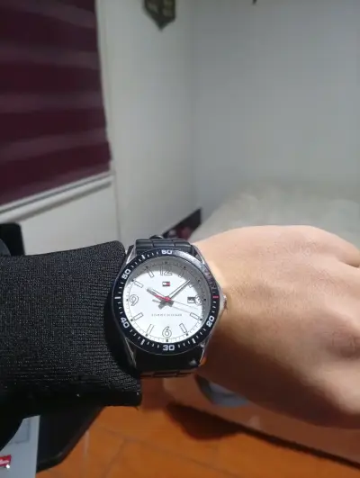 Reloj Tommy Hilfiger con correa negra - miniatura 4