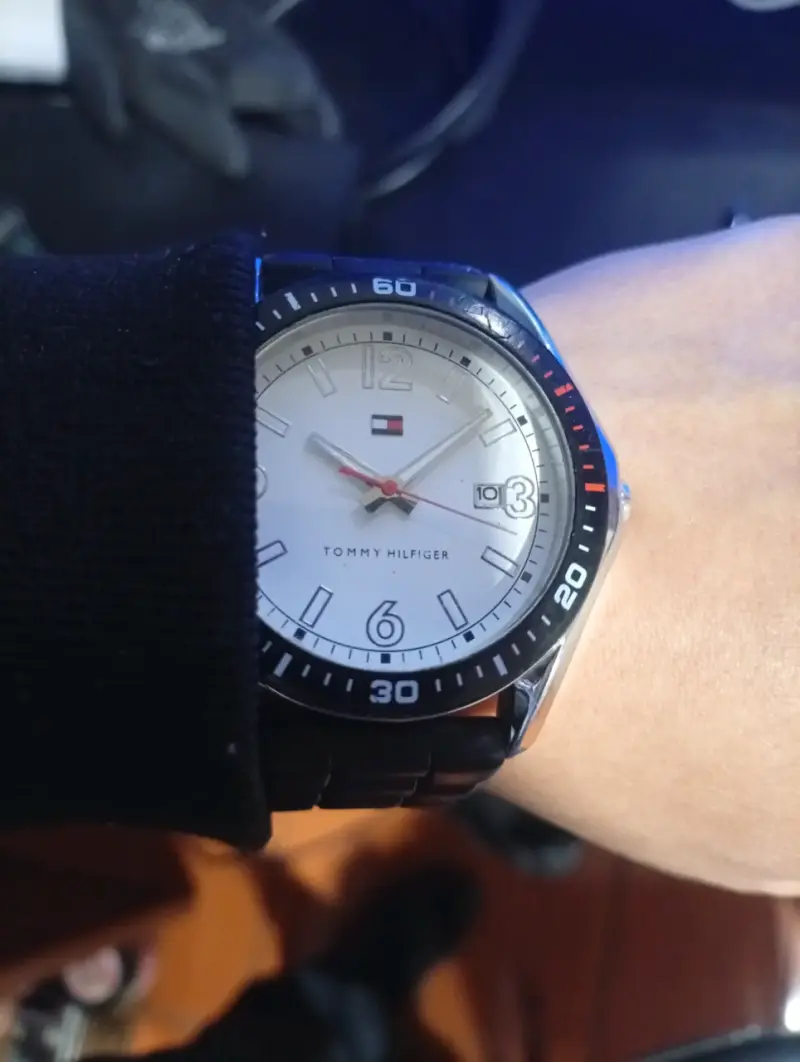 Reloj Tommy Hilfiger con correa negra - 5