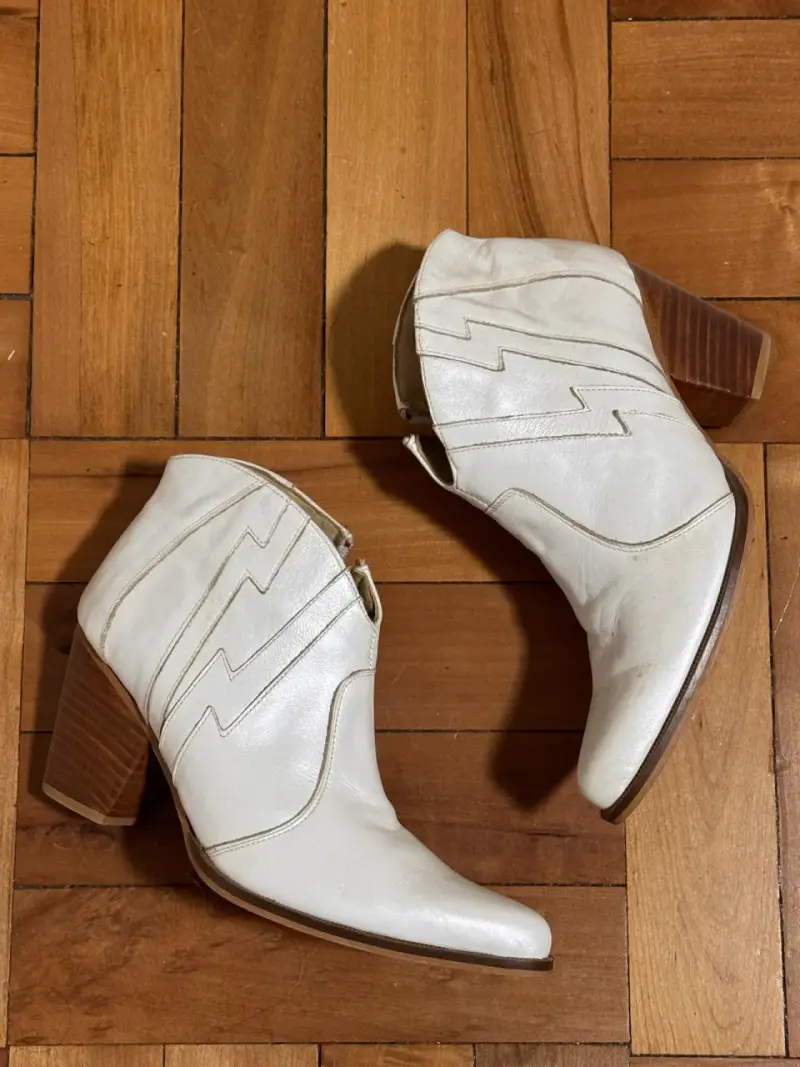 Botines de cuero blanco con tacón Cris Araos