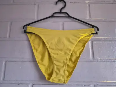 Bikini amarillo vibrante para mujer - miniatura 3