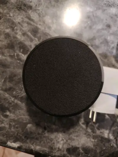 Amazon alexa  negro con cargador - miniatura 1