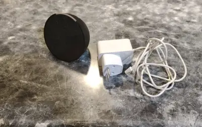 Amazon alexa  negro con cargador - miniatura 2