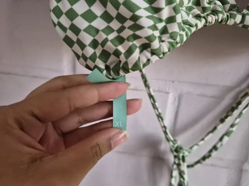bikini verde con diseño geométrico - 2