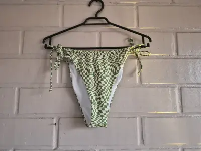 bikini verde con diseño geométrico - miniatura 3
