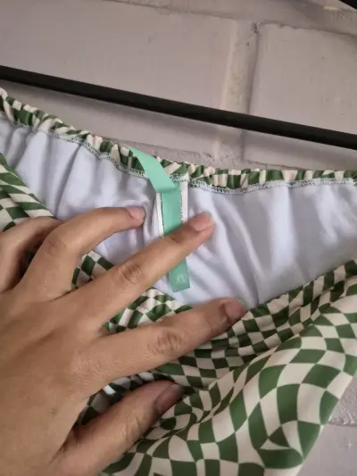bikini verde con diseño geométrico - miniatura 4