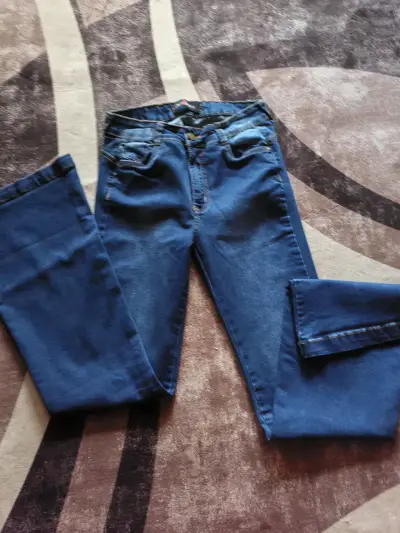 Jeans azul oscuro para hombre en buen estado - miniatura 1