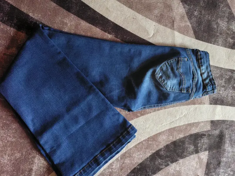 Jeans azul oscuro para hombre en buen estado - 3