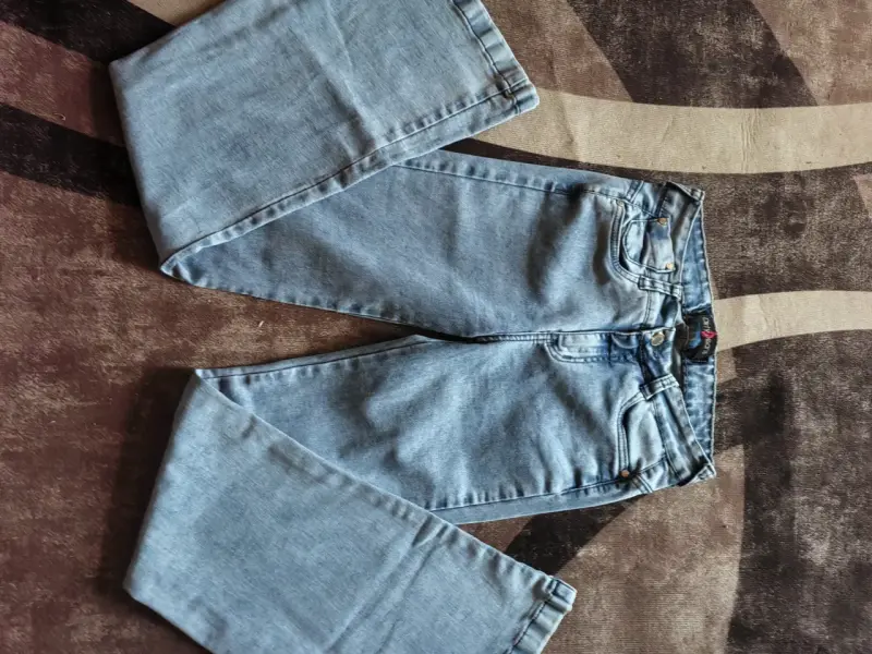 Jeans de mezclilla azul claro para hombre - 1
