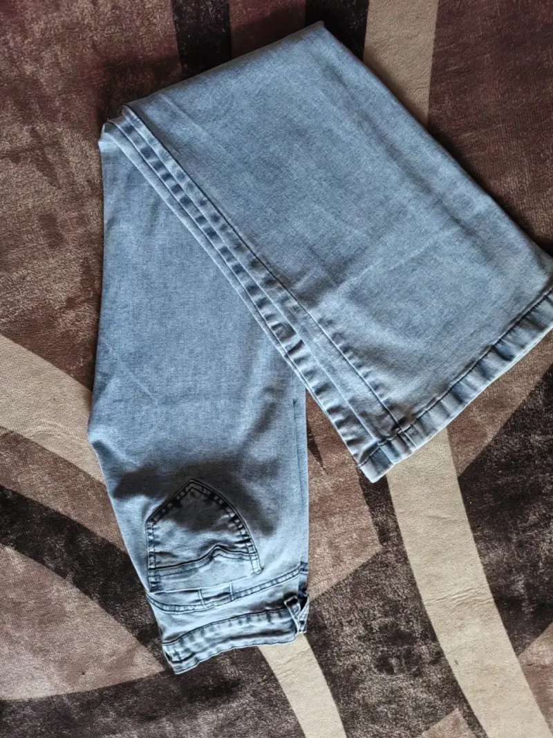 Jeans de mezclilla azul claro para hombre - 2