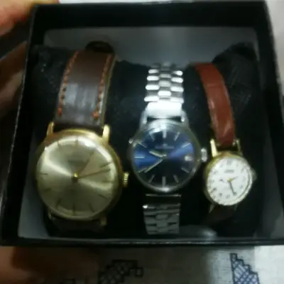 Set de tres relojes vintage para hombre y mujer - miniatura 1