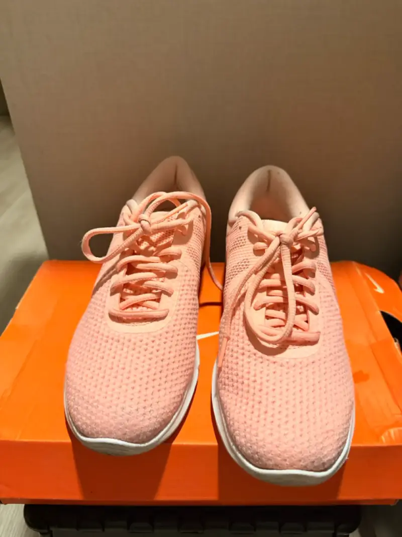 Zapatillas deportivas rosadas Nike para mujer - 1