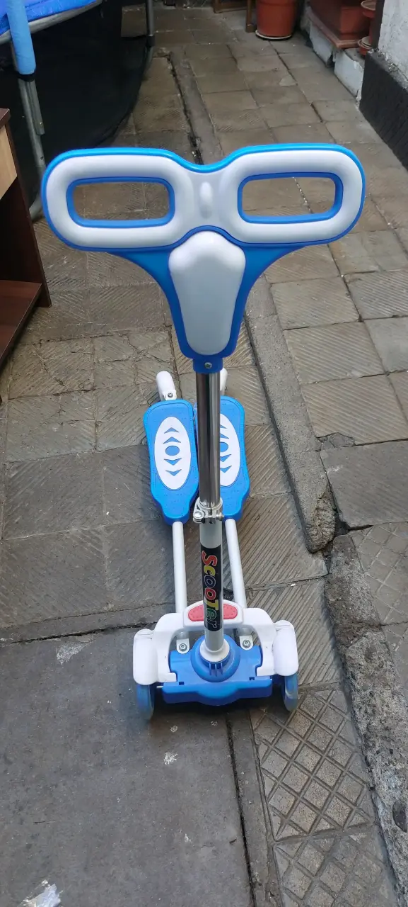 Patinete infantil azul con manillar ajustable - 3