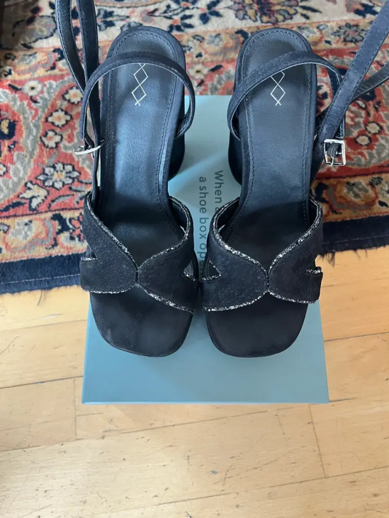 Sandalias de tacón alto negras con plataforma - 1
