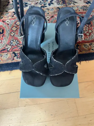 Sandalias de tacón alto negras con plataforma - miniatura 1