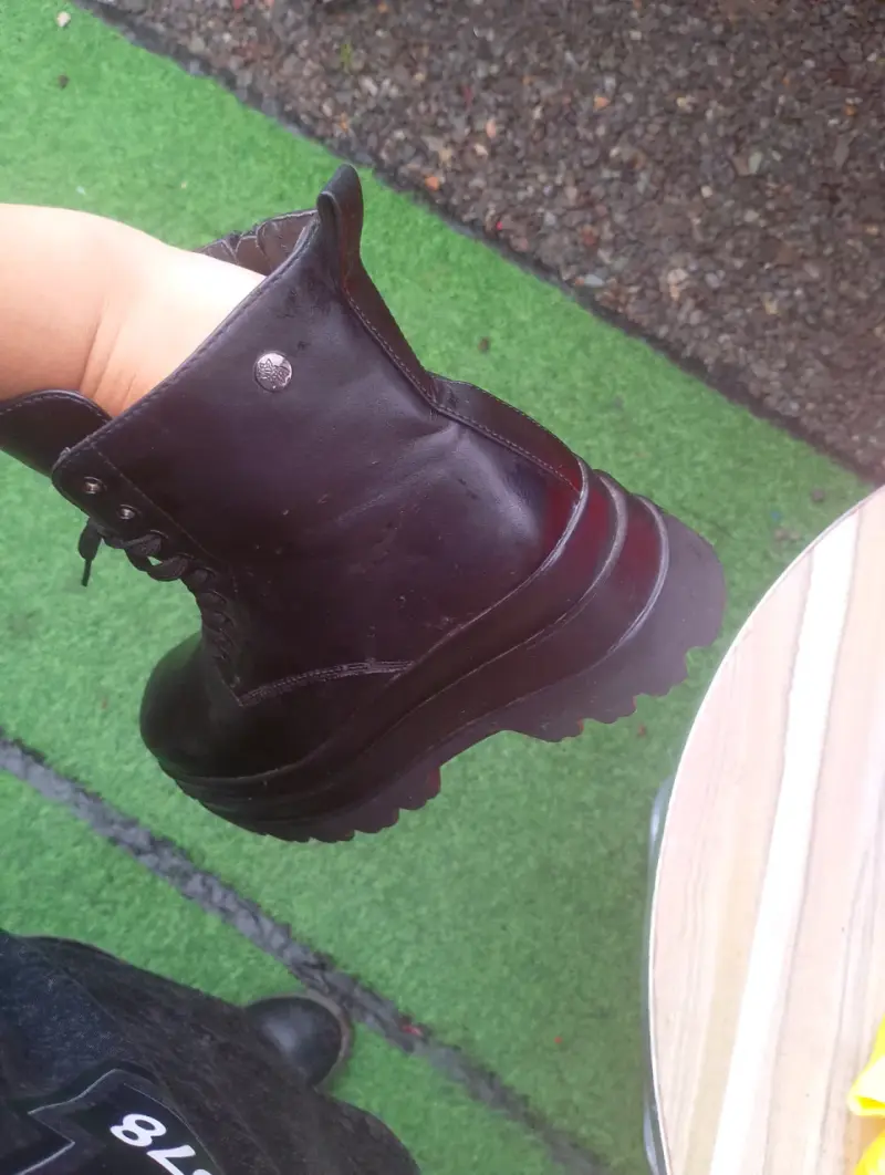 Botas negras de ecocuero con cordones - 3