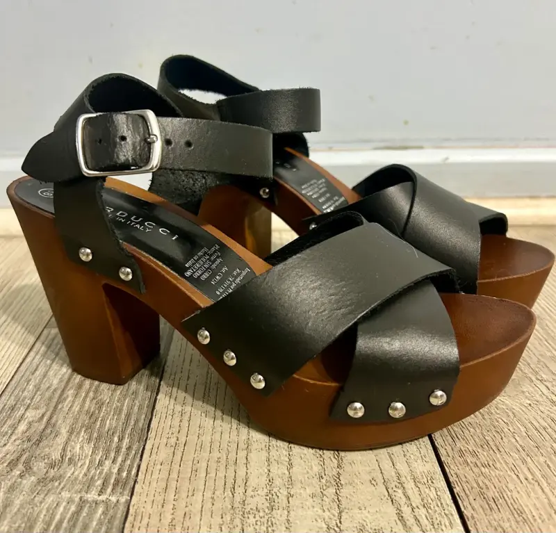 Sandalias de tacón alto negras de cuero - 1