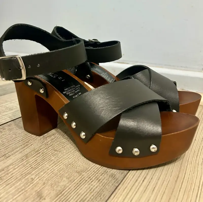 Sandalias de tacón alto negras de cuero - 2
